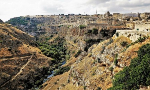 Zdjecie WOCHY / Apulia / Wwz rzeki Gravina / Sassi - skalne miasto w Materze