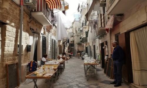 Zdjecie WOCHY / Apulia / Bari Alto - uliczka 