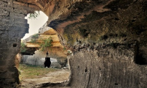 Zdjecie WOCHY / Apulia / Gravina, strefa archeologiczna / Mieszkanka w tufowej jaskini