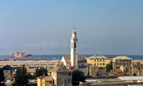 Zdjęcie WłOCHY /  u stóp Apeninu Liguryjskiego i Alp Liguryjskich. / Liguria. / Genua - kościół św. Andrzeja z Morego.