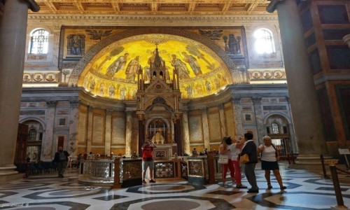 Zdjcie WOCHY / Rzym. / Bazylika w. Pawa za Murami. / Gotycki baldachim nad grobem w. Pawa.