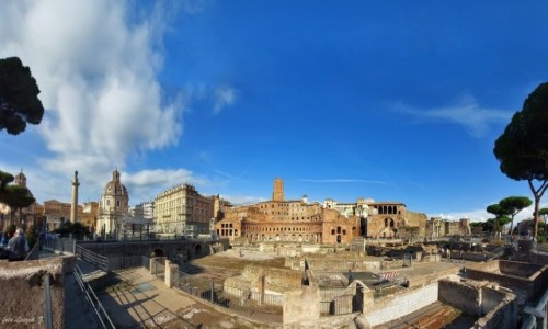 Zdjecie WOCHY / Rzym. / Via dei Fori Imperiali . / Targ Trajana - ruiny.