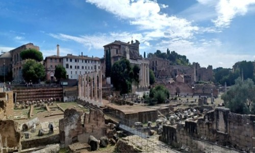 Zdjęcie WłOCHY / Rzym. / Forum Romanum. / Bazylika Antonina i Faustyny (centralnie).