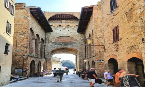 Zdj�cie W�OCHY / Toskania / San Gimignano / Brama San Giovanni