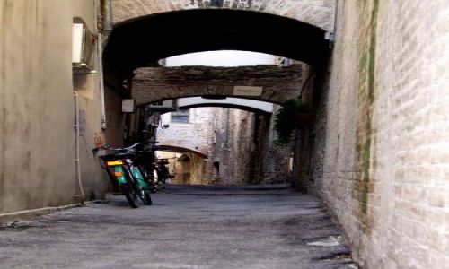 Zdjecie WOCHY / Umbria / Foligno / Uliczka