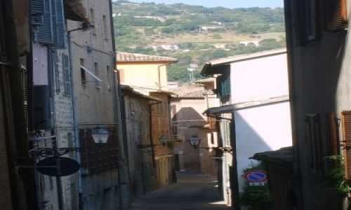 Zdjęcie WłOCHY / Marche / San Severinio Marche / uliczka