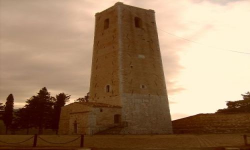Zdjęcie WłOCHY / Marche / San Severino Marche / Wieża