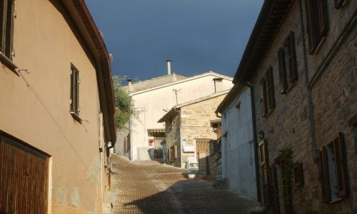 Zdjęcie WłOCHY / Marche / San Severino Marche / uliczka