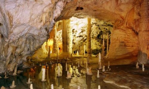 Zdjęcie WłOCHY / brak / Grotte di Frassasi / Stalaktyty i stalagmity