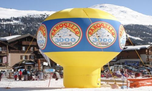 Zdjęcie WłOCHY / Alpy / Livigno / Reklama cyrku narciarskiego