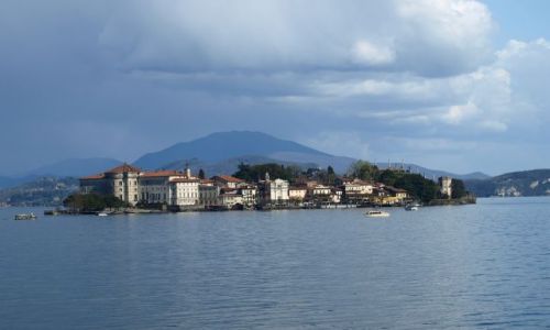 Zdjecie WOCHY / Lago Maggiore / widok od Stresy / isola Superiore