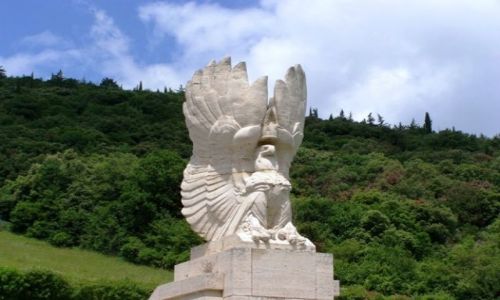 Zdjęcie WłOCHY / Monte Cassino / Wzgórze monte Cassino / Tu , na tym  wzgórzu walczyli Polacy