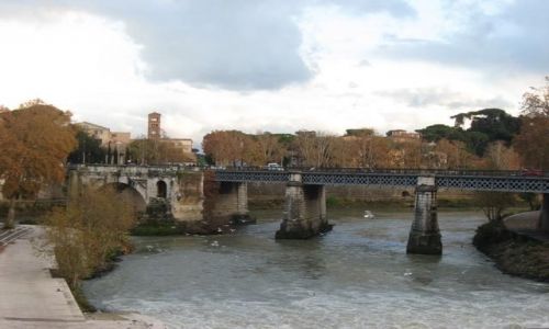 Zdjęcie WłOCHY / Rzym / Centrum Rzymu- Tybr / Dwa mosty