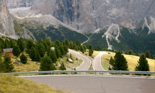 Zdjecie WłOCHY / Południowy Tyrol / Dolomity / Droga gdzieś w Dolomitach