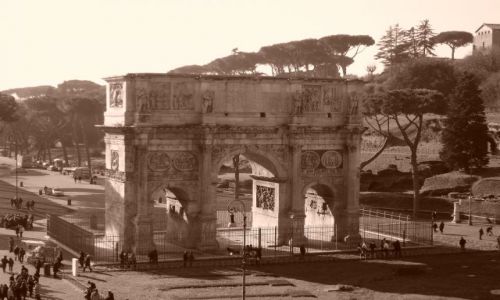Zdjecie WOCHY / RZYM / Piazza del Colloseo / uk Konstantyna