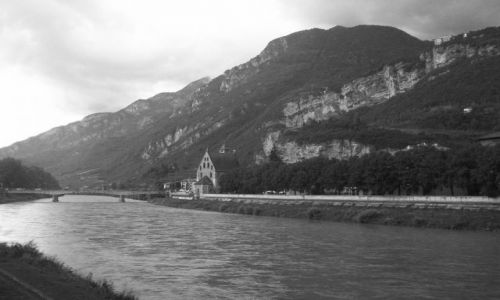Zdjęcie WłOCHY / Trentino / Bolzano / Bolzano nad rzeką