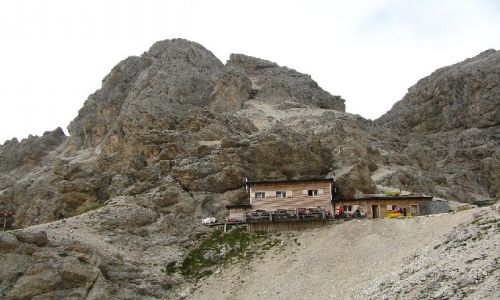 Zdjecie WłOCHY / . / Dolomity / Schronisko na przełęczy Principe