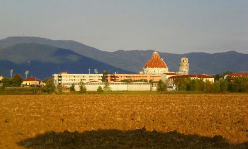 Zdjęcie WłOCHY / Toskania / Pisa / Krzywa wieża z innej strony