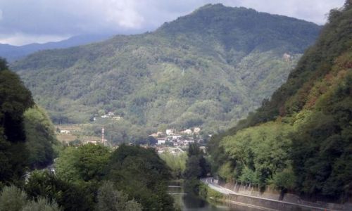 Zdjęcie WłOCHY / Toskania / Mozzano / Widok z Diabelskiego Mostu