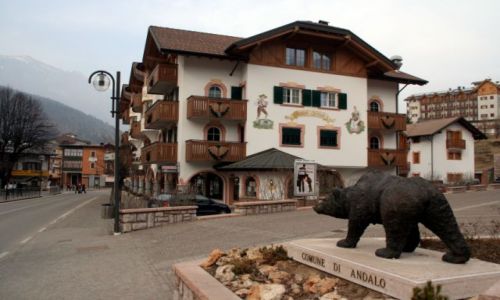 Zdjcie WOCHY / Val di Sole / Paganella / na rynku w Andalo