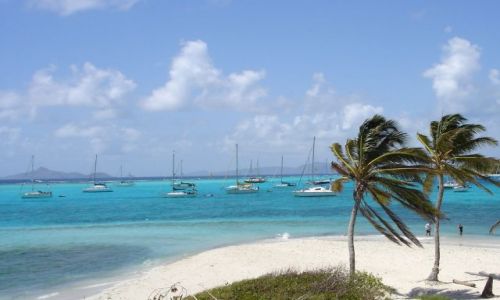 Zdjęcie WYSPY KARAIBSKIE / Tobago Cays / Kotwicowisko między wyspami / Na Karaibach często mocno wieje