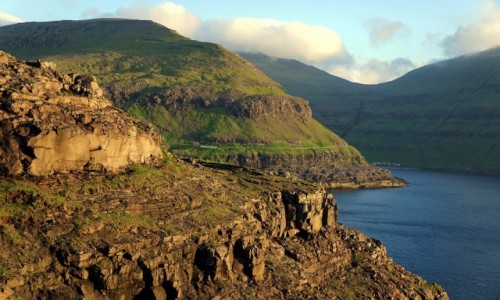 Zdjcie WYSPY OWCZE / Wyspa Eysturoy / Duvugarðar / Nad fiordem