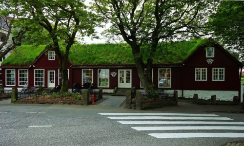 Zdjecie WYSPY OWCZE / Wyspa Streymoy / Thorshavn  / Pod zielonym dachem