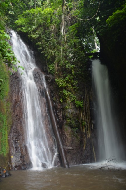 Zdj�cia: Roca Milagrosa, Sao Tome, Wodospad Milagrosa, WYSPY �WI�TEGO TOMASZA i KSI���CA