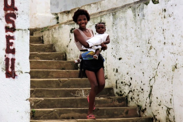 Zdj�cia: Monte Cafe, Sao Tome, Szcz�liwa mama, WYSPY �WI�TEGO TOMASZA i KSI���CA