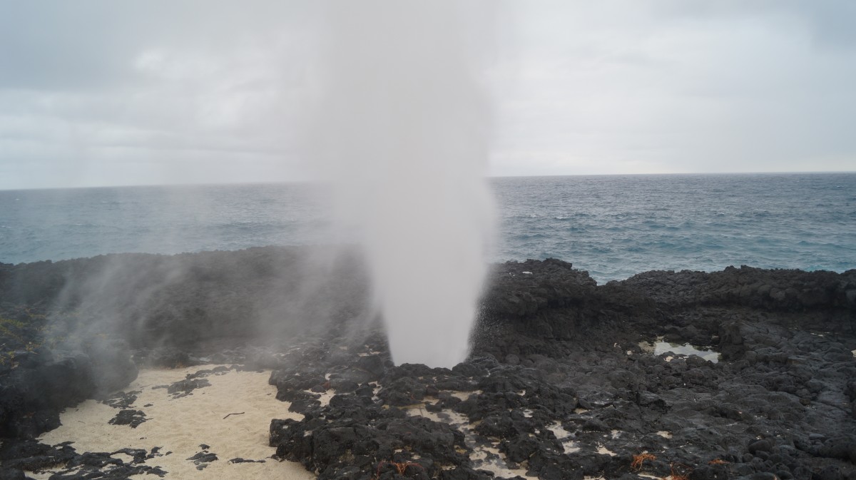 Zdj�cia: Ilhas Das Rolas, Sao Tome, Gejzer?, WYSPY �WI�TEGO TOMASZA i KSI���CA