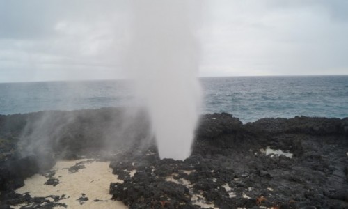 Zdjęcie WYSPY ŚWIĘTEGO TOMASZA i KSIĄŻĘCA / Sao Tome / Ilhas Das Rolas / Gejzer?