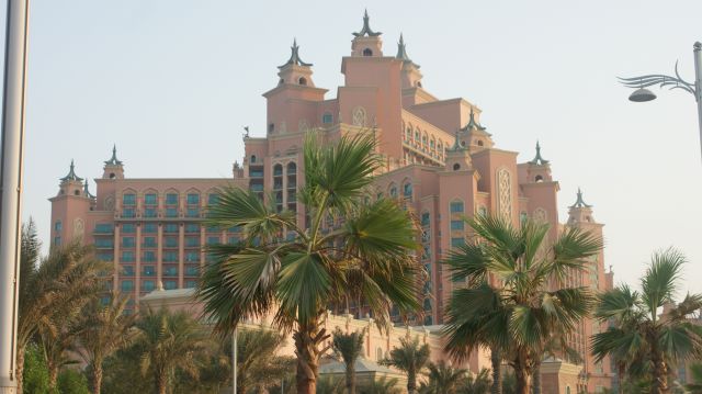 Zdjęcia: Wyspa palma, Dubaj, Hotel Atlantis na końcu wyspy palmy, ZJEDNOCZONE EMIRATY ARABSKIE Zdjęcia: Wyspa palma, Dubaj, Hotel Atlantis na końcu wyspy palmy, ZJEDNOCZONE EMIRATY ARABSKIE