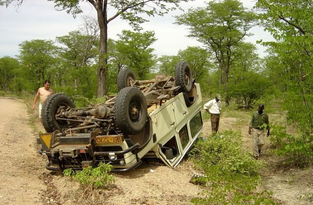 Zdjęcia: droga przez busz, Mana Pools, shit happens, ZIMBABWE Zdjęcia: droga przez busz, Mana Pools, shit happens, ZIMBABWE