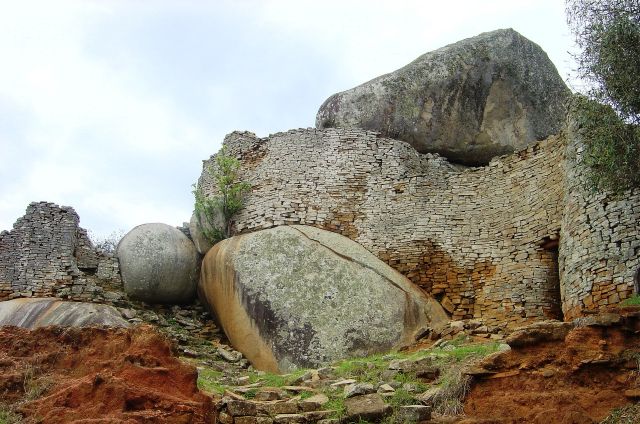 Zdjęcia: Great Zimbabwe (National Monument), Mashvingo, Mury obronne Great Zimbabwe, ZIMBABWE Zdjęcia: Great Zimbabwe (National Monument), Mashvingo, Mury obronne Great Zimbabwe, ZIMBABWE