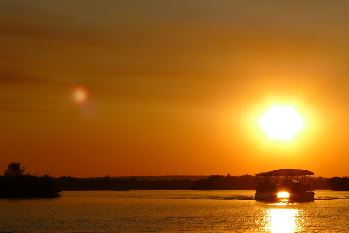 Zdjęcia: Rzeka Zambezi, Pół.  zachodnie Zimbabwe, Stateczkiem po Zambezi, ZIMBABWE Zdjęcia: Rzeka Zambezi, Pół.  zachodnie Zimbabwe, Stateczkiem po Zambezi, ZIMBABWE