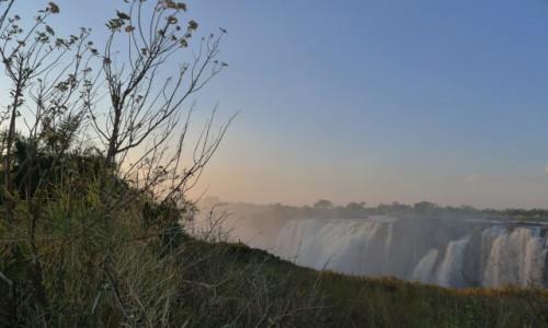 Zdjcie ZIMBABWE / P.  zachodnie Zimbabwe / Wodospady Wiktorii / Wodospady Wiktorii caa na przd 
