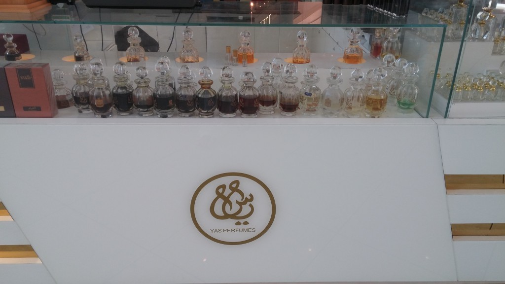 Zdjęcia: Abu Zabi, Emirat Abu Zabi, Emirackie perfumy YAS, ZJEDNOCZONE EMIRATY ARABSKIE Zdjęcia: Abu Zabi, Emirat Abu Zabi, Emirackie perfumy YAS, ZJEDNOCZONE EMIRATY ARABSKIE