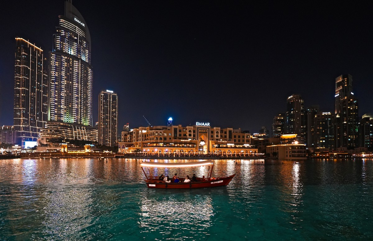 Zdjęcia: .., Dubaj, Romantyczny rejs w niezwykłej oprawie, ZJEDNOCZONE EMIRATY ARABSKIE Zdjęcia: .., Dubaj, Romantyczny rejs w niezwykłej oprawie, ZJEDNOCZONE EMIRATY ARABSKIE