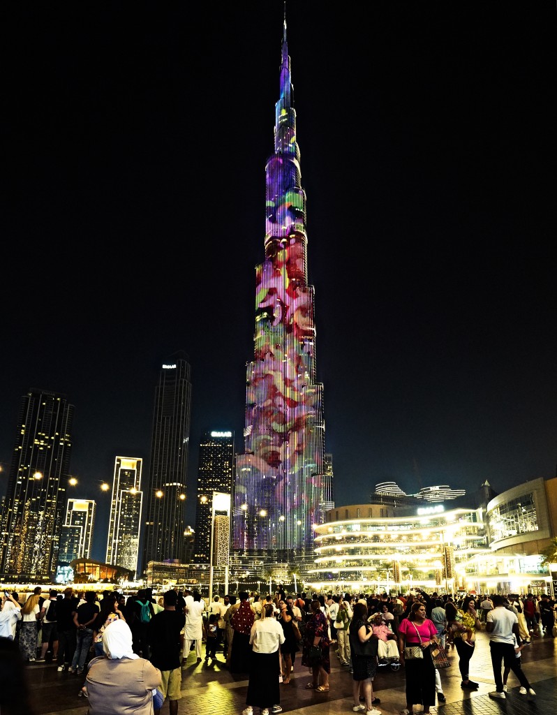Zdjęcia: Burj Khalifa, Dubaj, W mozaice barw, ZJEDNOCZONE EMIRATY ARABSKIE Zdjęcia: Burj Khalifa, Dubaj, W mozaice barw, ZJEDNOCZONE EMIRATY ARABSKIE