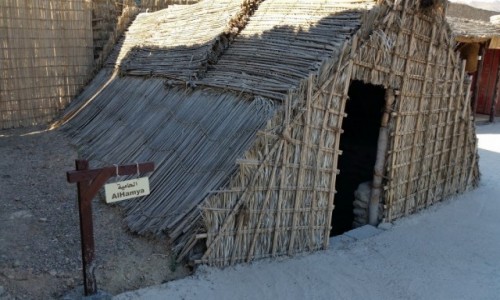 ZJEDNOCZONE EMIRATY ARABSKIE / Emirat Fudzejra / Fudzejra / Beduinski dom z lisci palmowych