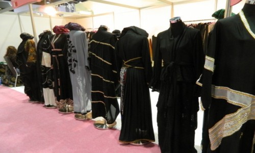 ZJEDNOCZONE EMIRATY ARABSKIE / Emirat Abu Zabi / ADNEC / Abaja - moda